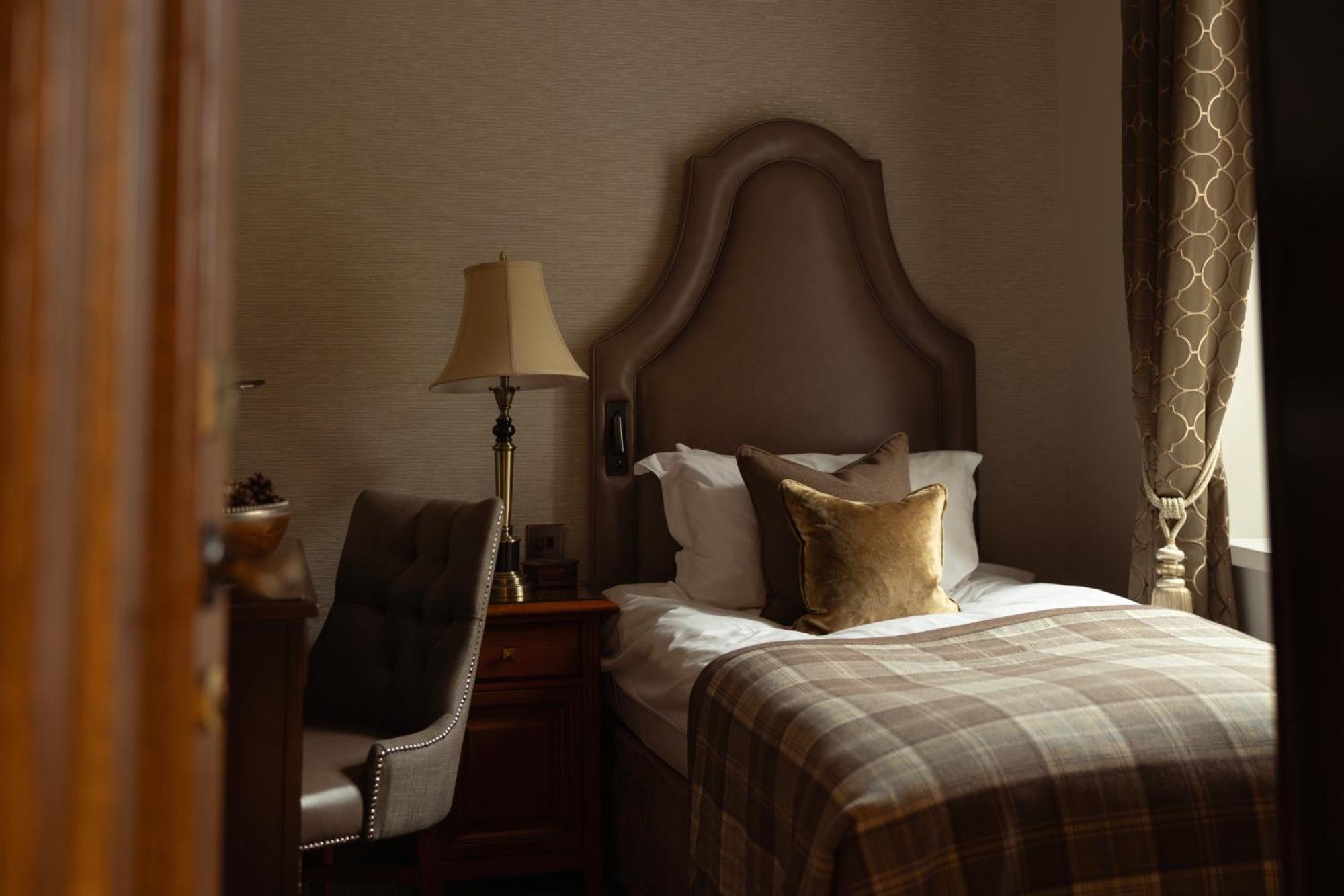 The Station Hotel Rothes Exterior foto